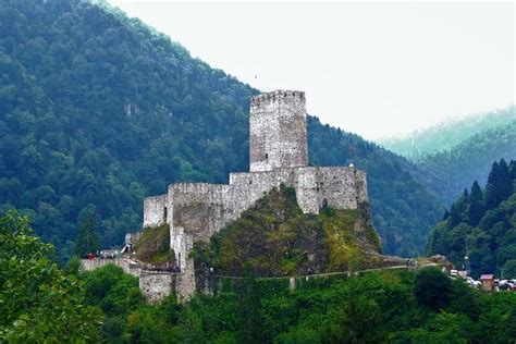 Rize Castle: A Majestic Fortress with Breathtaking Views of the Black Sea!