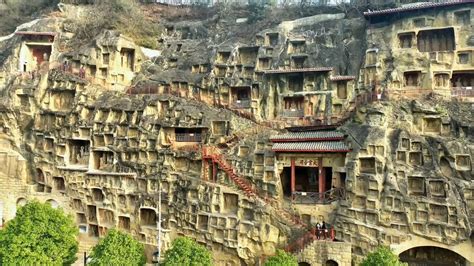 The Thousand-Buddha Cliff: A Breathtaking Symphony of Stone Carvings and Ancient Devotion!