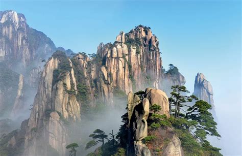  Sanqing Mountain Scenic Area: Mystical Peaks and Ancient Whispers!